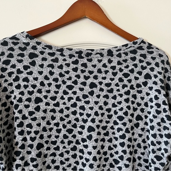 Philosophy Gray with Black Heart Design Long Sleeve Top Women’s Size Medium - Picture 6 of 13